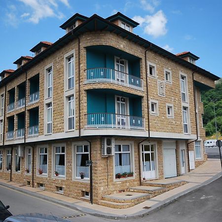Hotel Aguila Real Onís エクステリア 写真