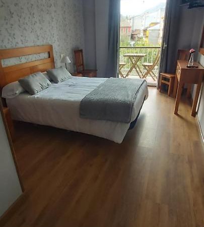 Hotel Aguila Real Onís エクステリア 写真