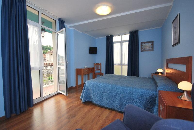 Hotel Aguila Real Onís エクステリア 写真