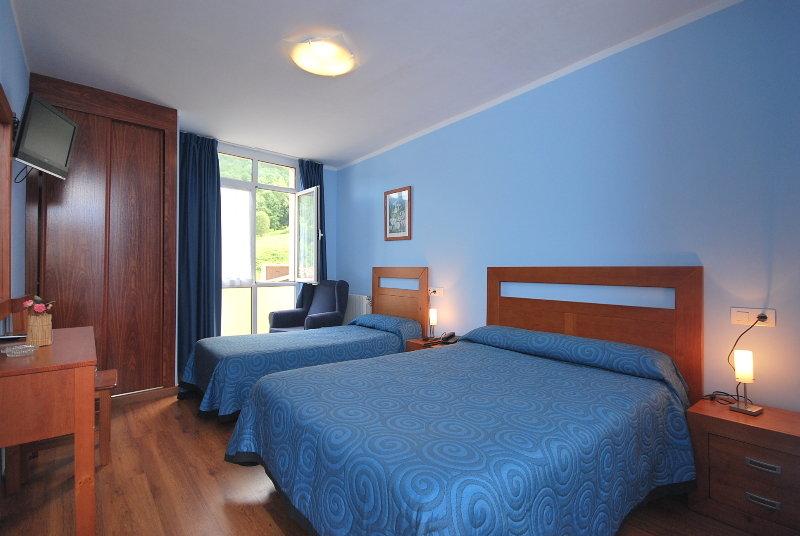 Hotel Aguila Real Onís エクステリア 写真
