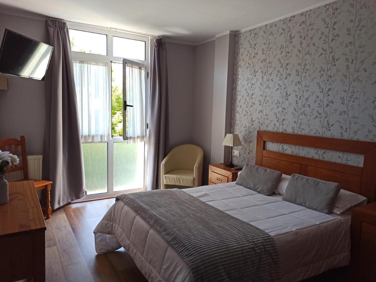 Hotel Aguila Real Onís エクステリア 写真