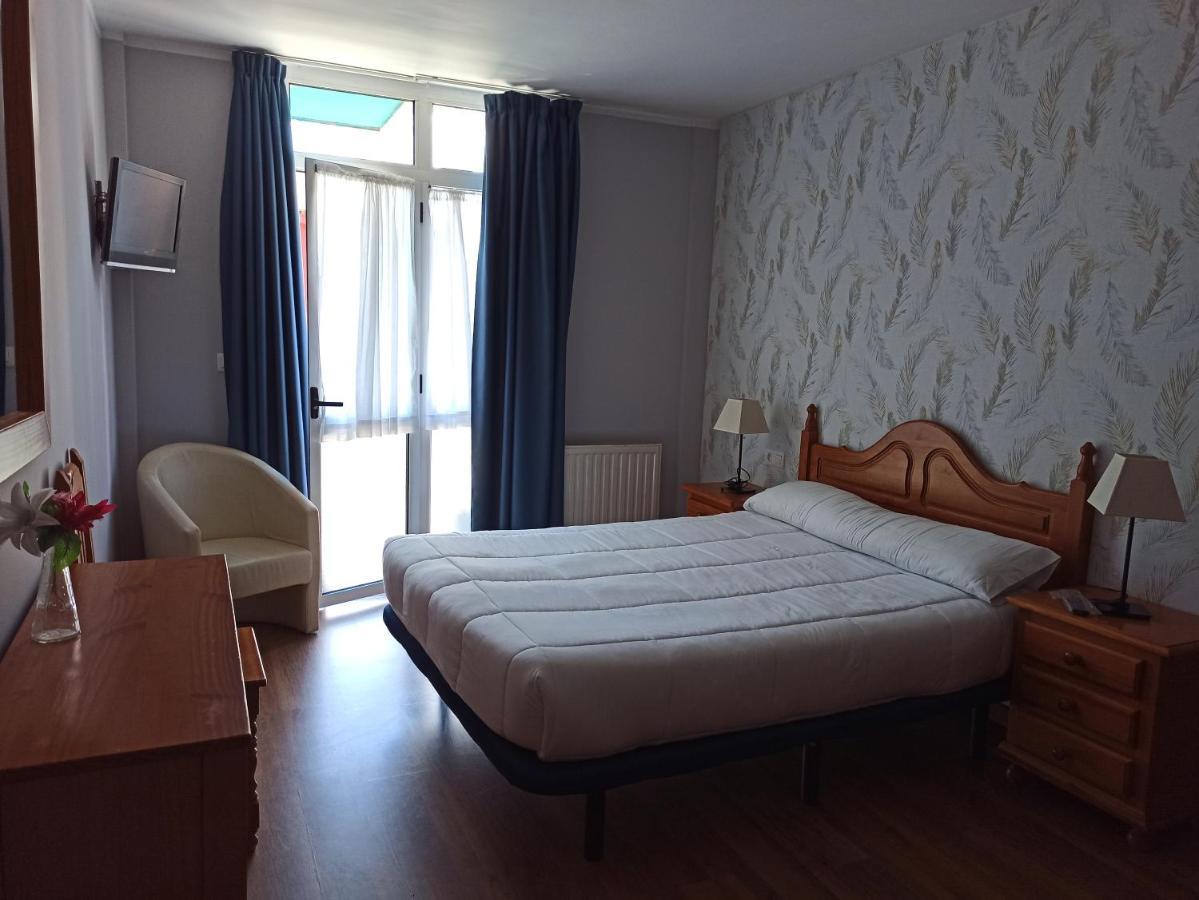 Hotel Aguila Real Onís エクステリア 写真