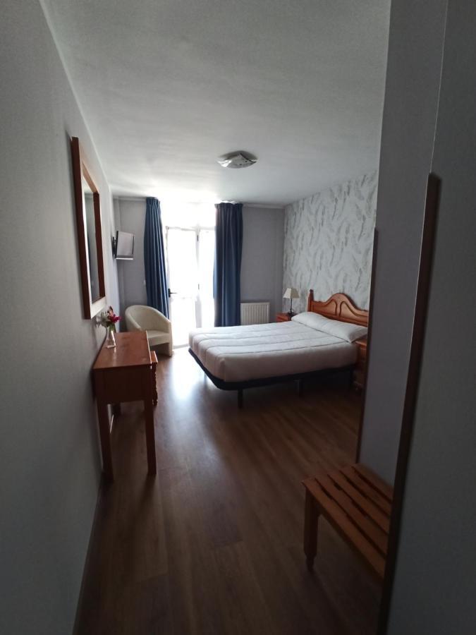 Hotel Aguila Real Onís エクステリア 写真