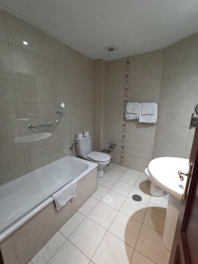 Hotel Aguila Real Onís エクステリア 写真