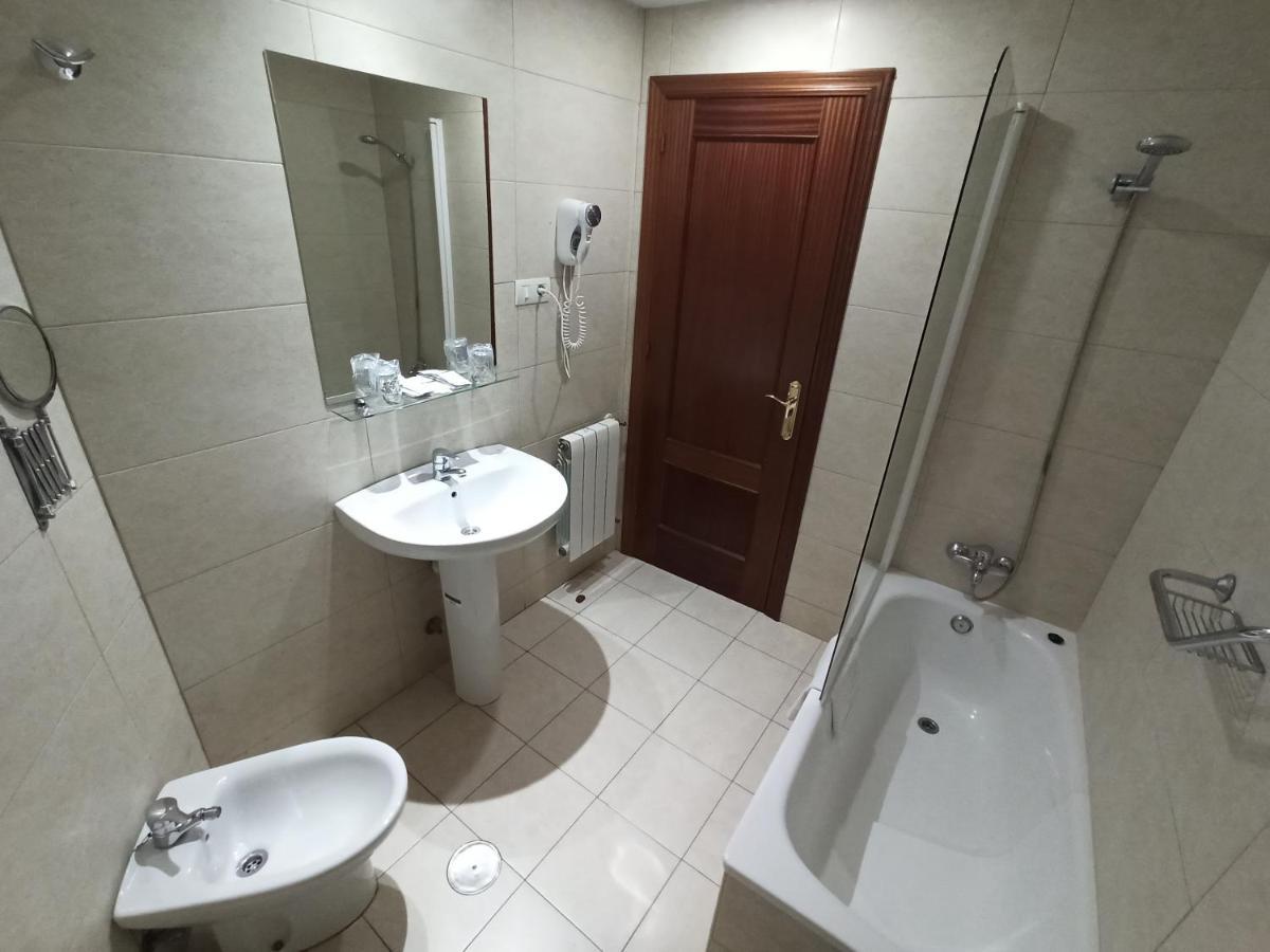 Hotel Aguila Real Onís エクステリア 写真