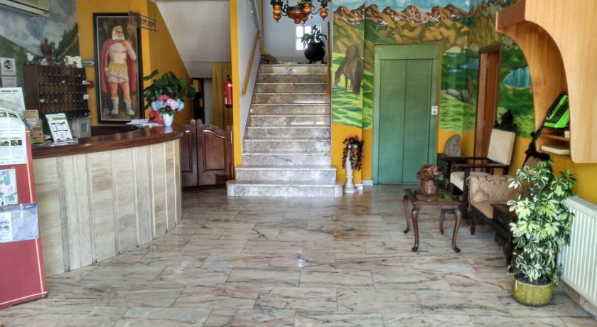 Hotel Aguila Real Onís エクステリア 写真
