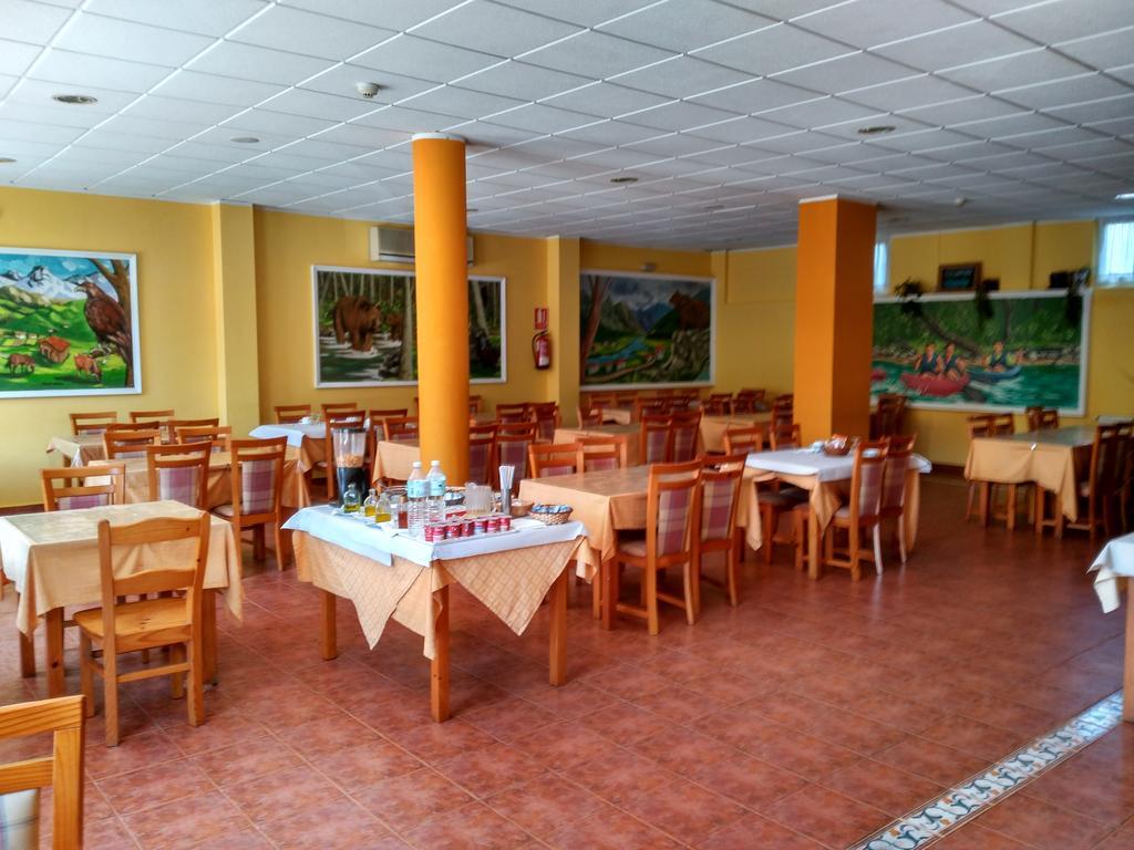 Hotel Aguila Real Onís エクステリア 写真