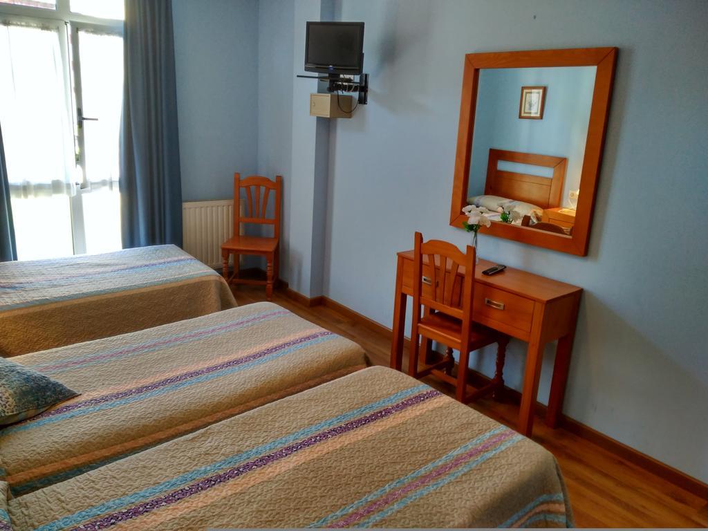 Hotel Aguila Real Onís エクステリア 写真