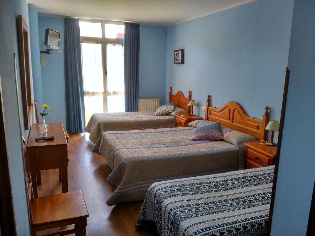 Hotel Aguila Real Onís エクステリア 写真