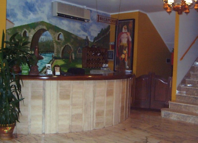 Hotel Aguila Real Onís エクステリア 写真
