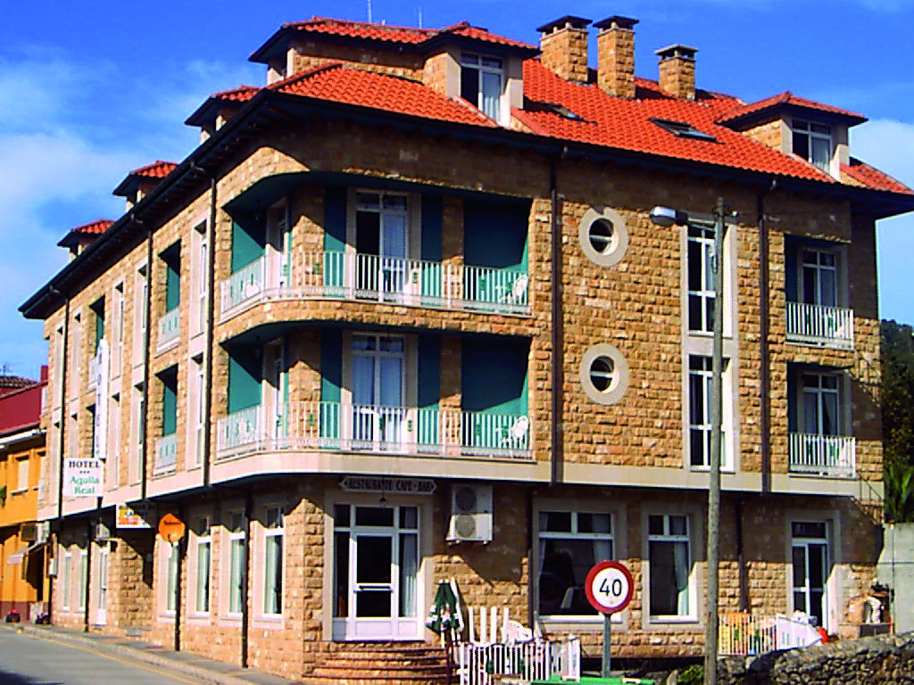 Hotel Aguila Real Onís エクステリア 写真