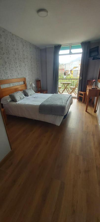 Hotel Aguila Real Onís エクステリア 写真