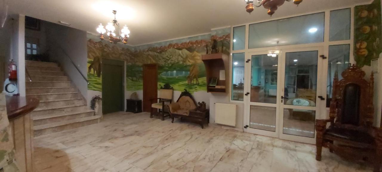 Hotel Aguila Real Onís エクステリア 写真