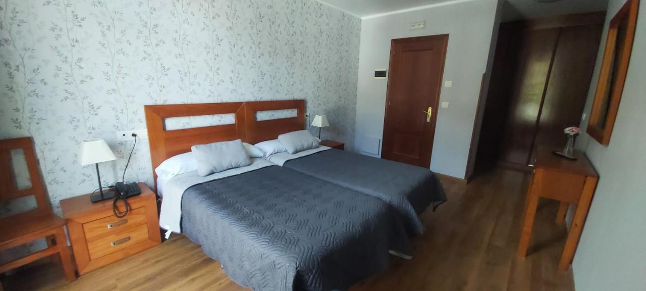 Hotel Aguila Real Onís エクステリア 写真